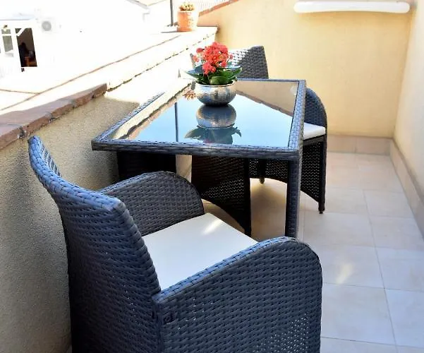 Old Town Rab Pjaceta *