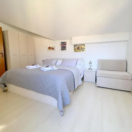 Old Town Rab Pjaceta * ラブ